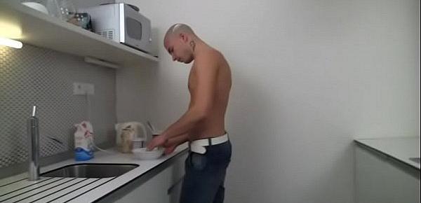  He fucks fat girlfriend on the kitchen